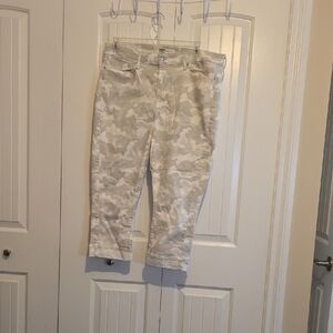Signature by Levi Strauss Cream Camouflage Cropped Jeans